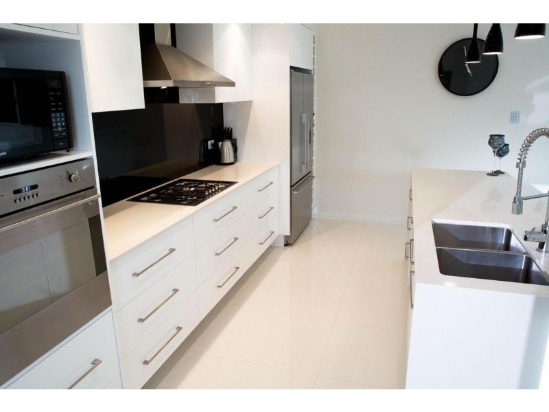 10 Jordan Close, Mooroobool QLD 4870