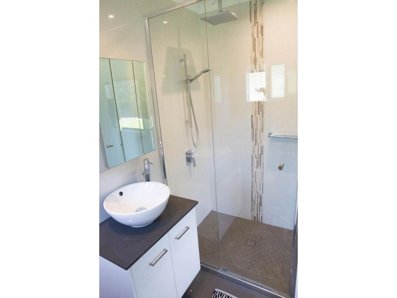 10 Jordan Close, Mooroobool QLD 4870