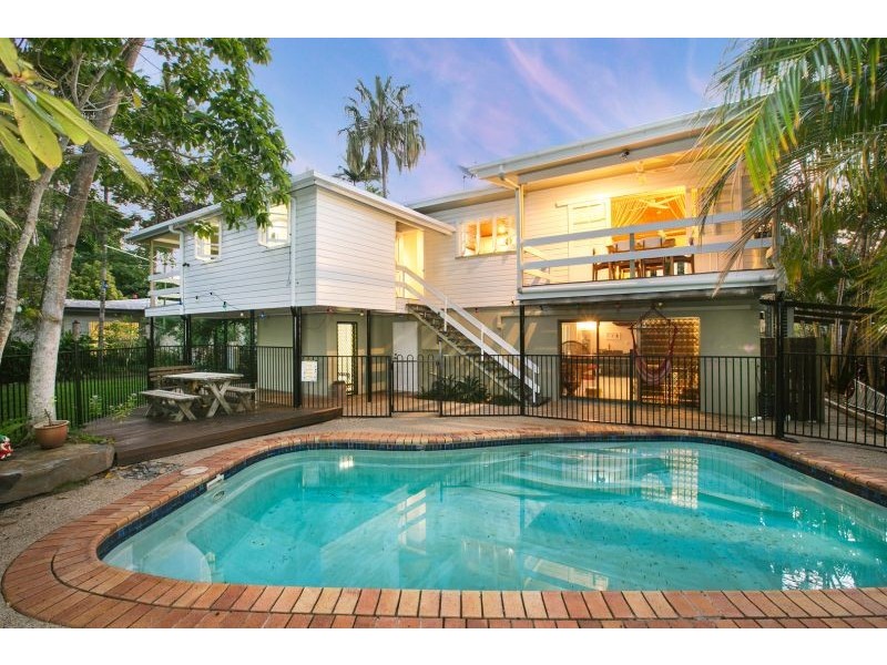 19 Griffiths Street, Manoora QLD 4870