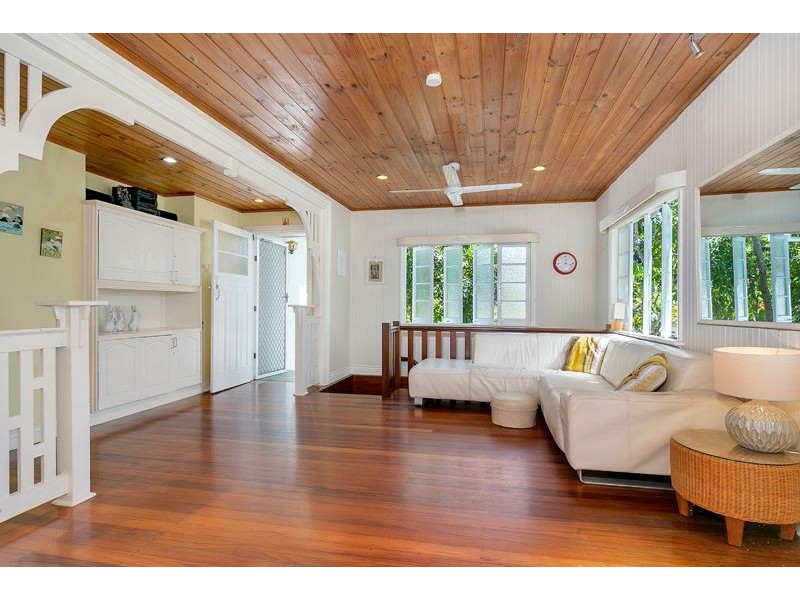 19 Griffiths Street, Manoora QLD 4870