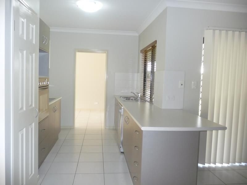 20 John Malcolm Drive, Redlynch QLD 4870