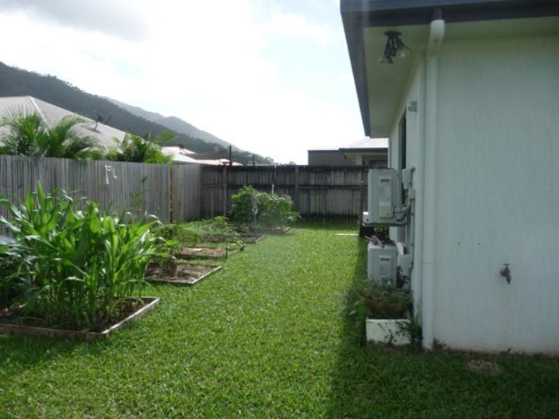 20 John Malcolm Drive, Redlynch QLD 4870