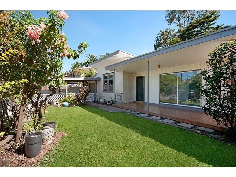 119-121 McManus Street, Whitfield QLD 4870