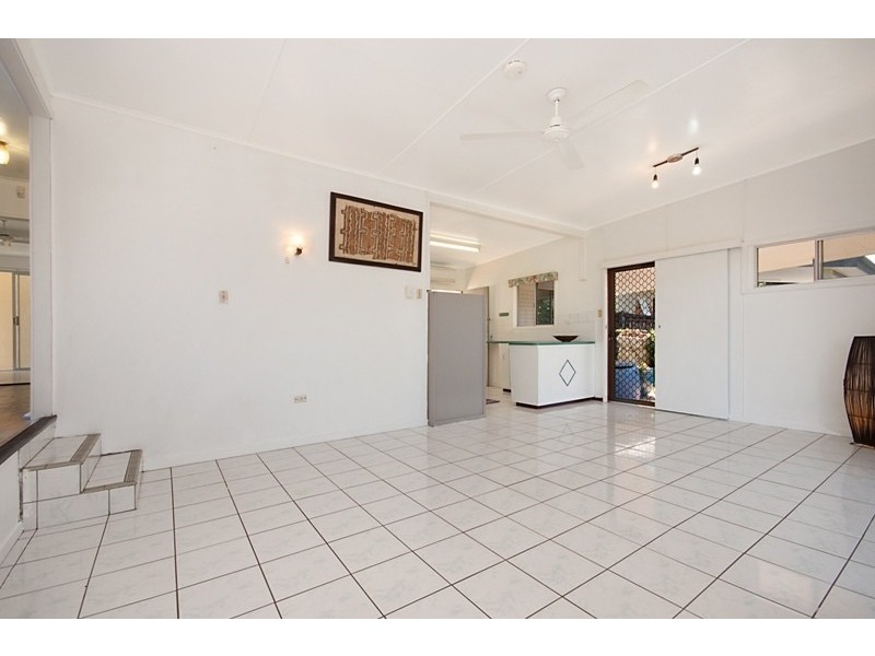 119-121 McManus Street, Whitfield QLD 4870