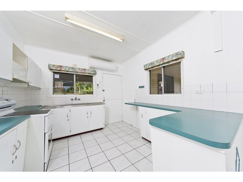 119-121 McManus Street, Whitfield QLD 4870