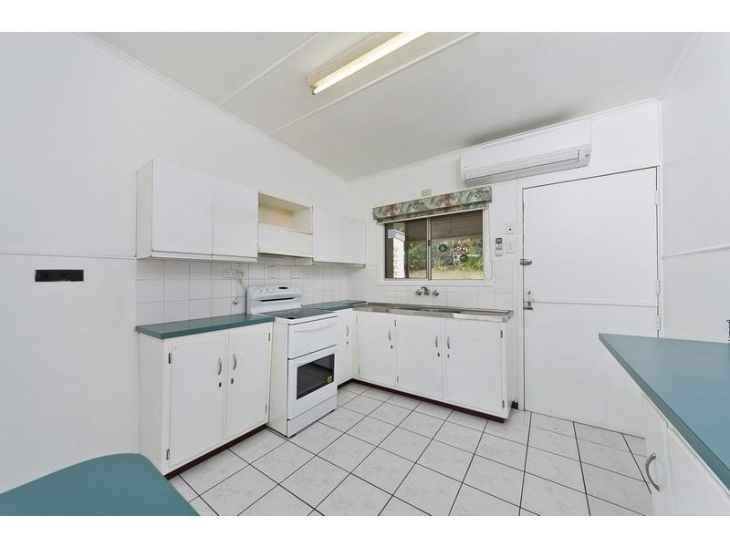 119-121 McManus Street, Whitfield QLD 4870