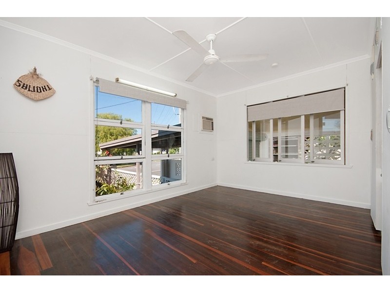 119-121 McManus Street, Whitfield QLD 4870