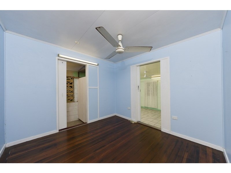 119-121 McManus Street, Whitfield QLD 4870