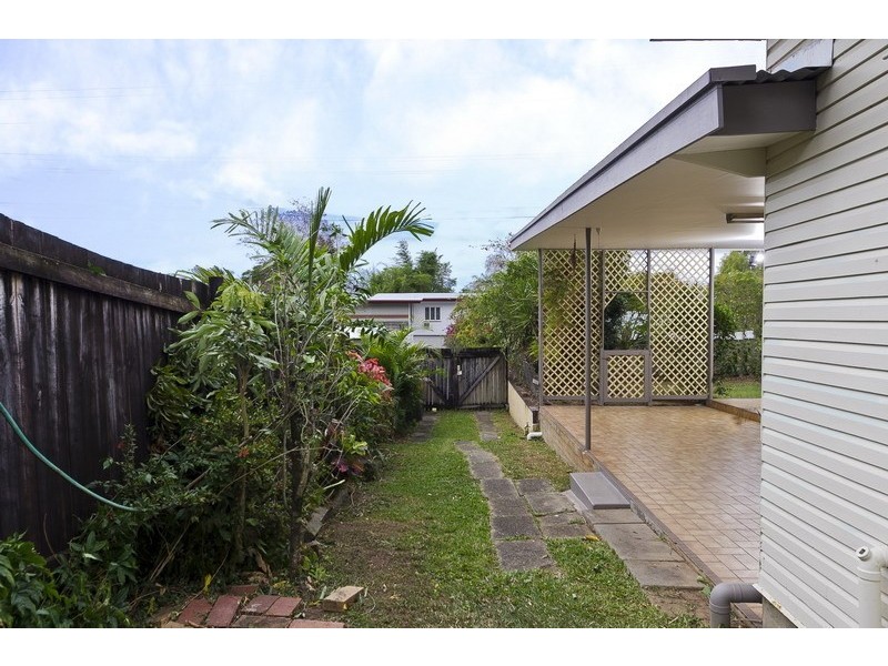119-121 McManus Street, Whitfield QLD 4870