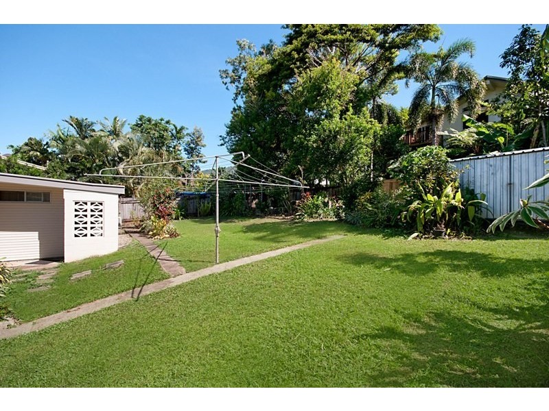 119-121 McManus Street, Whitfield QLD 4870