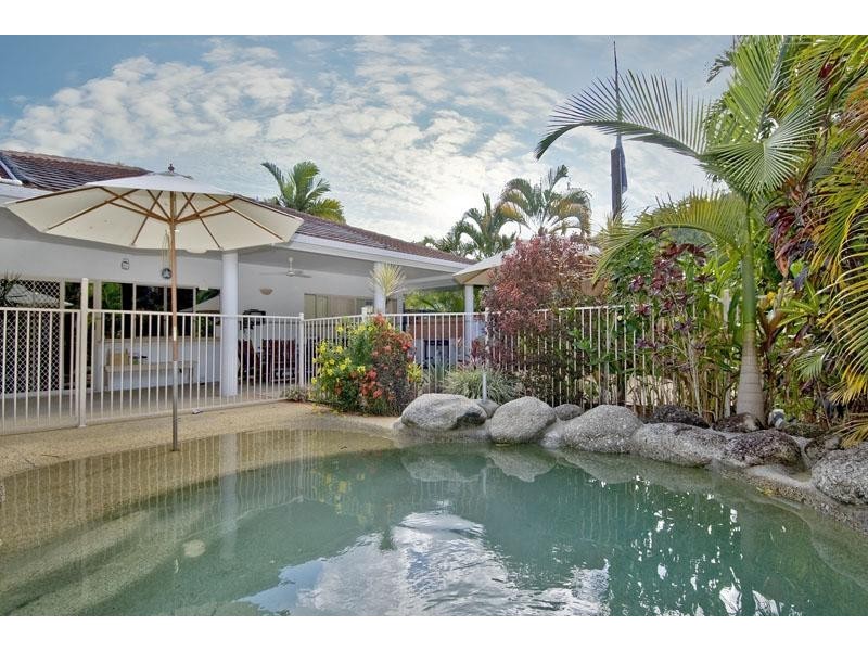 17 Sommerville Crescent, Whitfield QLD 4870