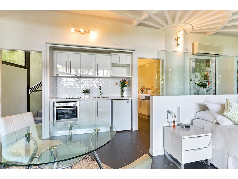 30 Collins Avenue, Edge Hill QLD 4870