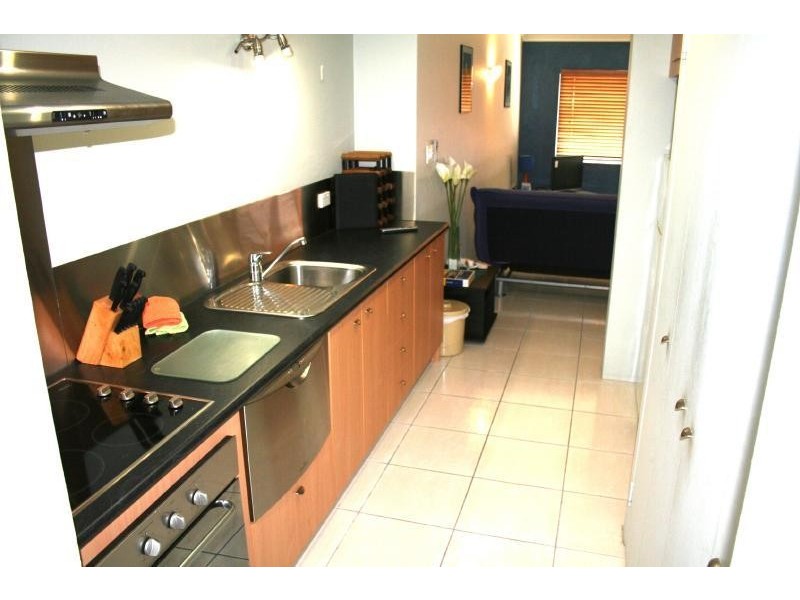 14/239 Lake Street, Cairns North QLD 4870