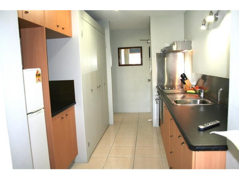 14/239 Lake Street, Cairns North QLD 4870