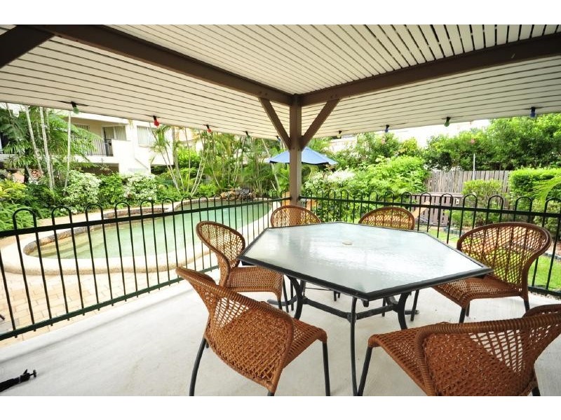 14/239 Lake Street, Cairns North QLD 4870