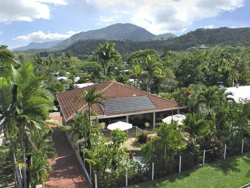17 Sommerville Crescent, Whitfield QLD 4870
