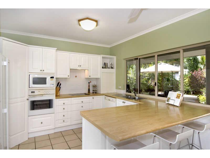 17 Sommerville Crescent, Whitfield QLD 4870
