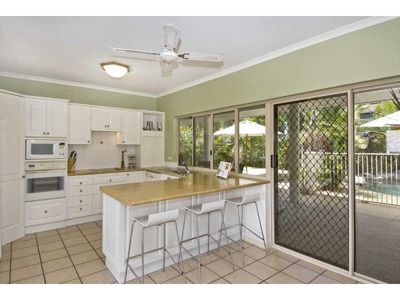 17 Sommerville Crescent, Whitfield QLD 4870