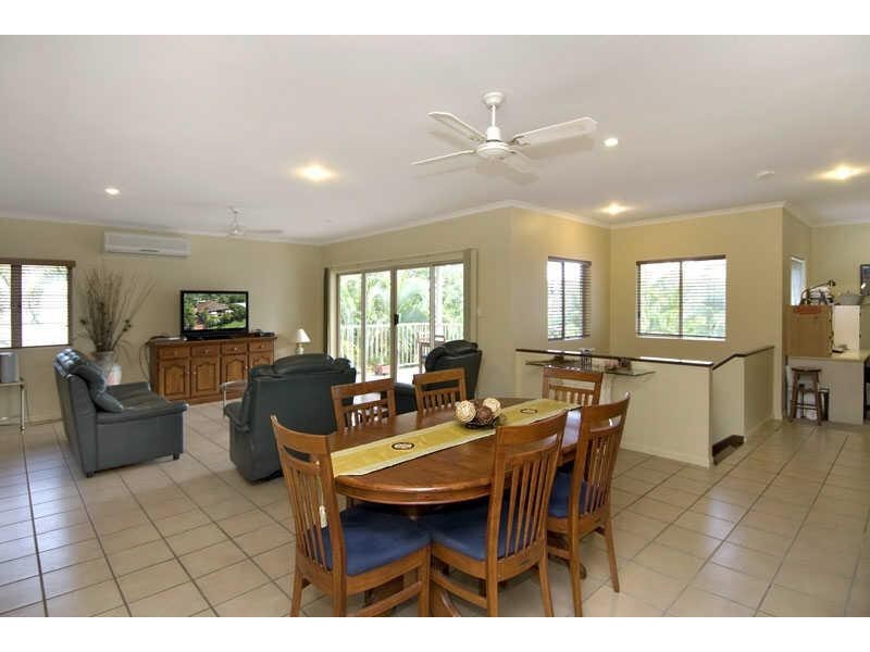 17 Sommerville Crescent, Whitfield QLD 4870