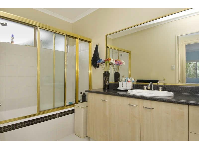 17 Sommerville Crescent, Whitfield QLD 4870