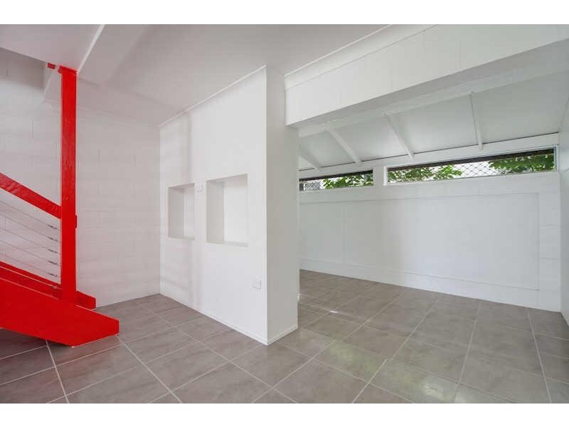 2/4 Crathern Close, Edge Hill QLD 4870