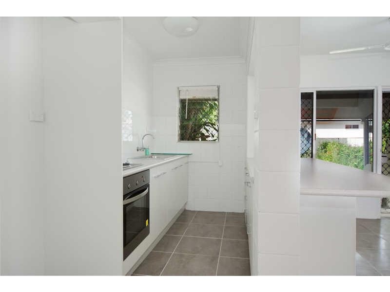 2/4 Crathern Close, Edge Hill QLD 4870