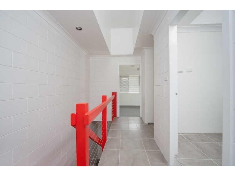 2/4 Crathern Close, Edge Hill QLD 4870