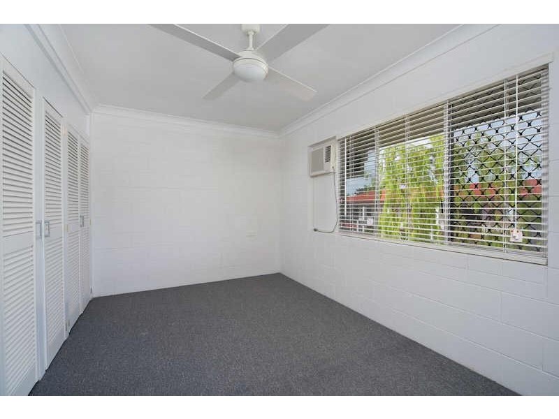 2/4 Crathern Close, Edge Hill QLD 4870