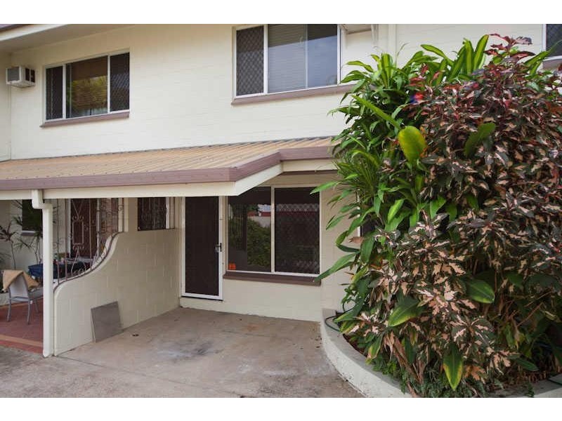 2/4 Crathern Close, Edge Hill QLD 4870