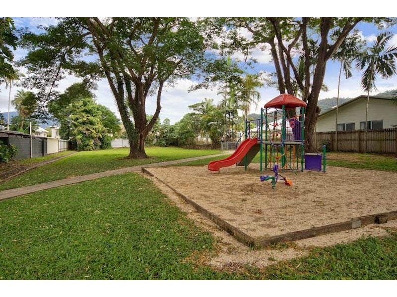 2/4 Crathern Close, Edge Hill QLD 4870
