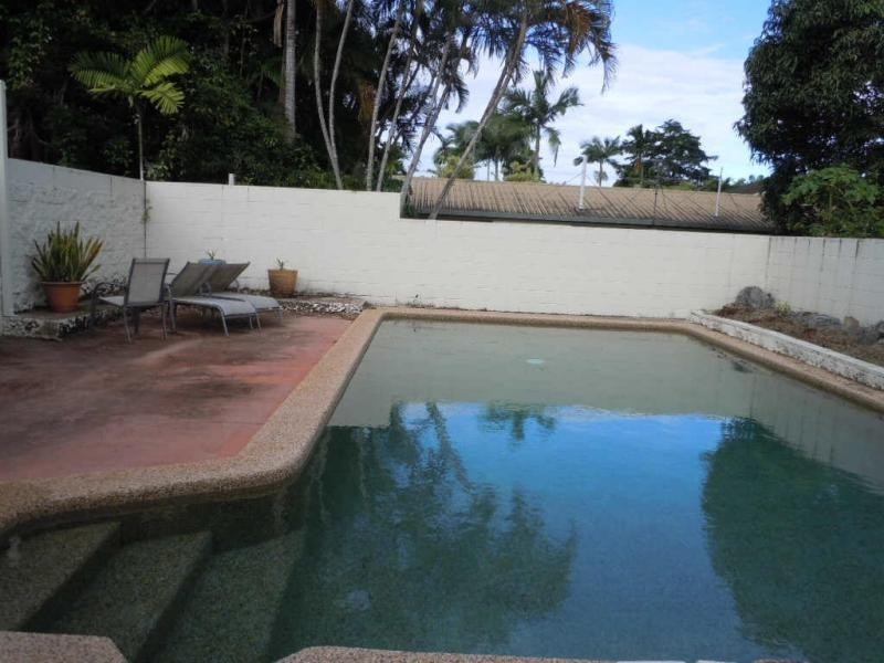 2/4 Crathern Close, Edge Hill QLD 4870