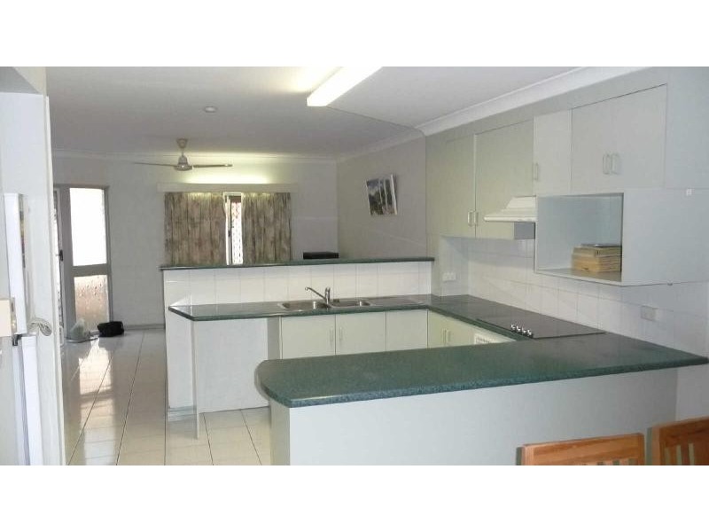 2/60 Charles Street, Windsor Gardens, Cairns QLD 4870