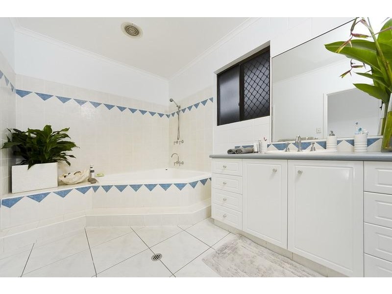 14 Di Savia Close, Whitfield QLD 4870