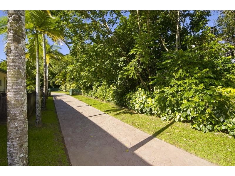 213 Robert Road, Bentley Park QLD 4869