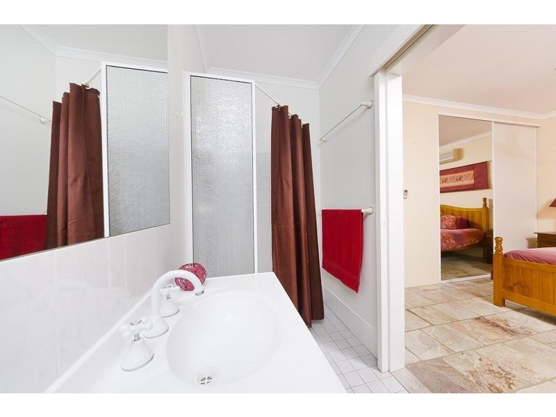 213 Robert Road, Bentley Park QLD 4869