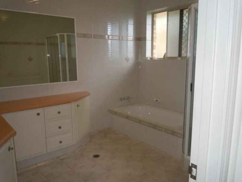 40 Summer Hill Drive, Mooroobool QLD 4870