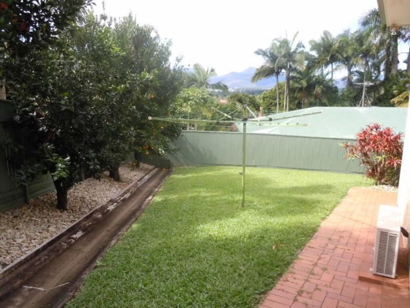 40 Summer Hill Drive, Mooroobool QLD 4870