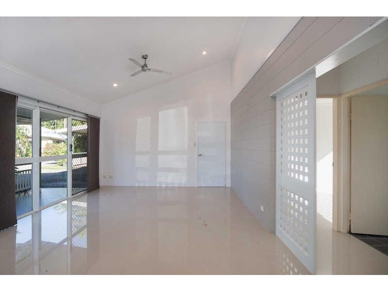 2/10 Ireland Crescent, Whitfield QLD 4870