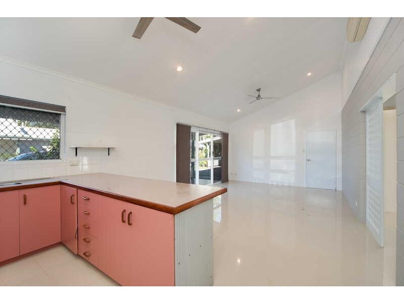 2/10 Ireland Crescent, Whitfield QLD 4870