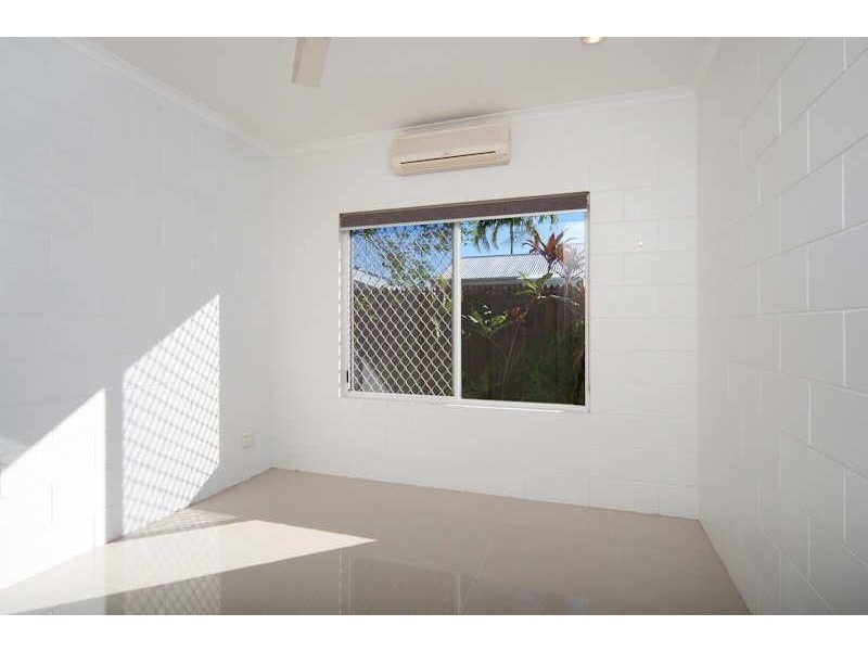 2/10 Ireland Crescent, Whitfield QLD 4870