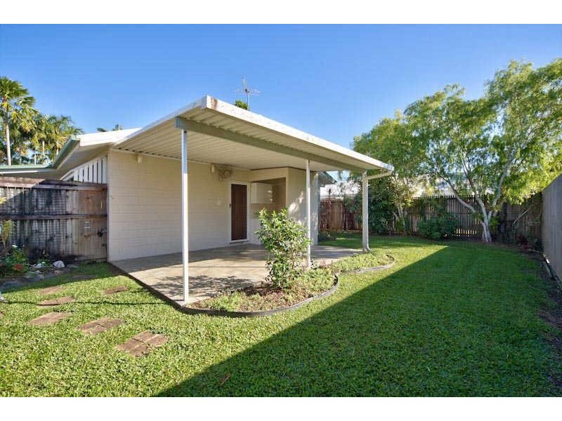 2/10 Ireland Crescent, Whitfield QLD 4870