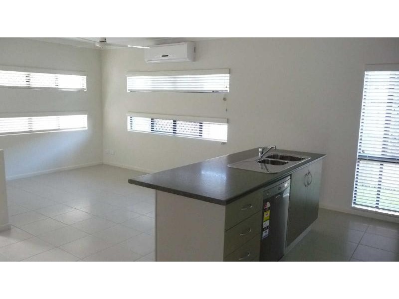 7 Seaways Street, Trinity Beach QLD 4879