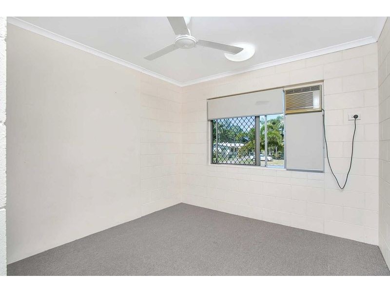 30 Beatrice Street, Mooroobool QLD 4870