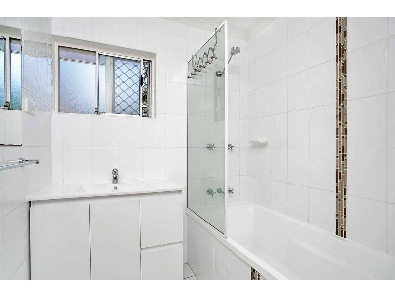 30 Beatrice Street, Mooroobool QLD 4870