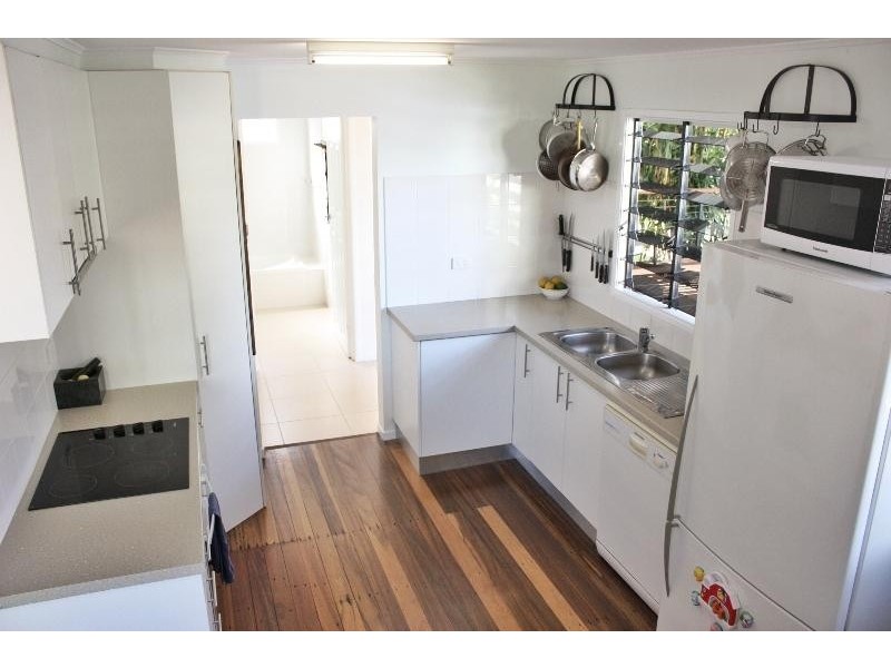 16 Hill Street, Manunda QLD 4870