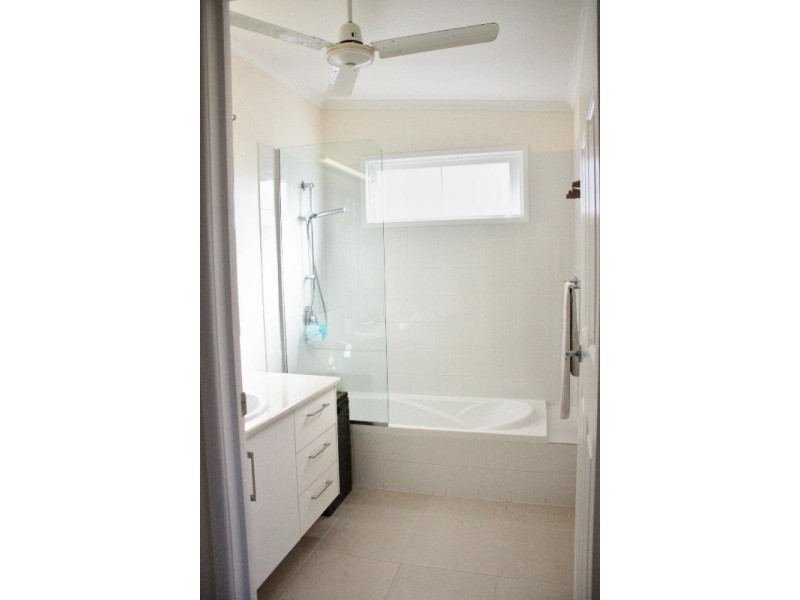 16 Hill Street, Manunda QLD 4870