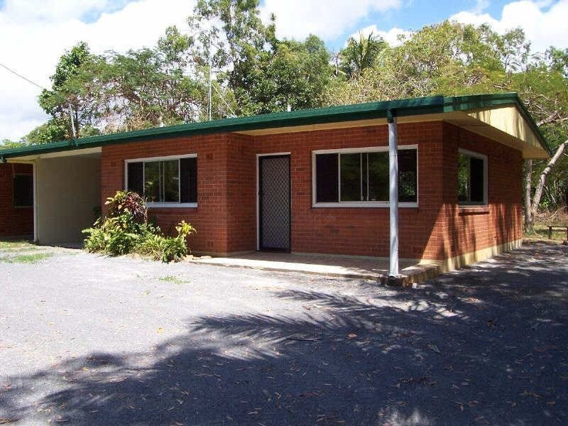 2/82 Machans Street,, Machans Beach QLD 4878