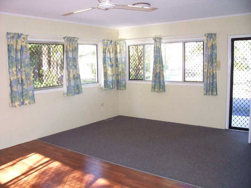 2/82 Machans Street,, Machans Beach QLD 4878