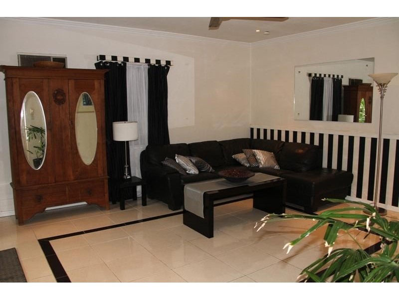 8A Hill Street, Manunda QLD 4870