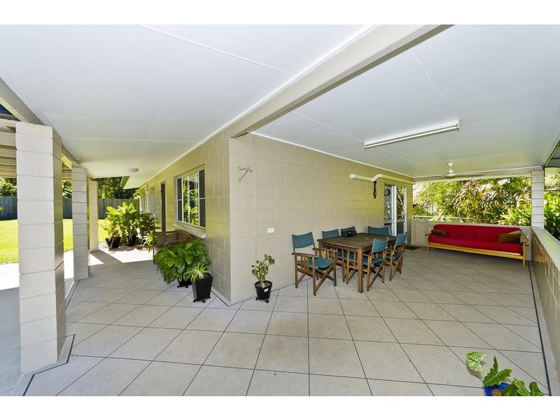 6 Penda Close, Manoora QLD 4870